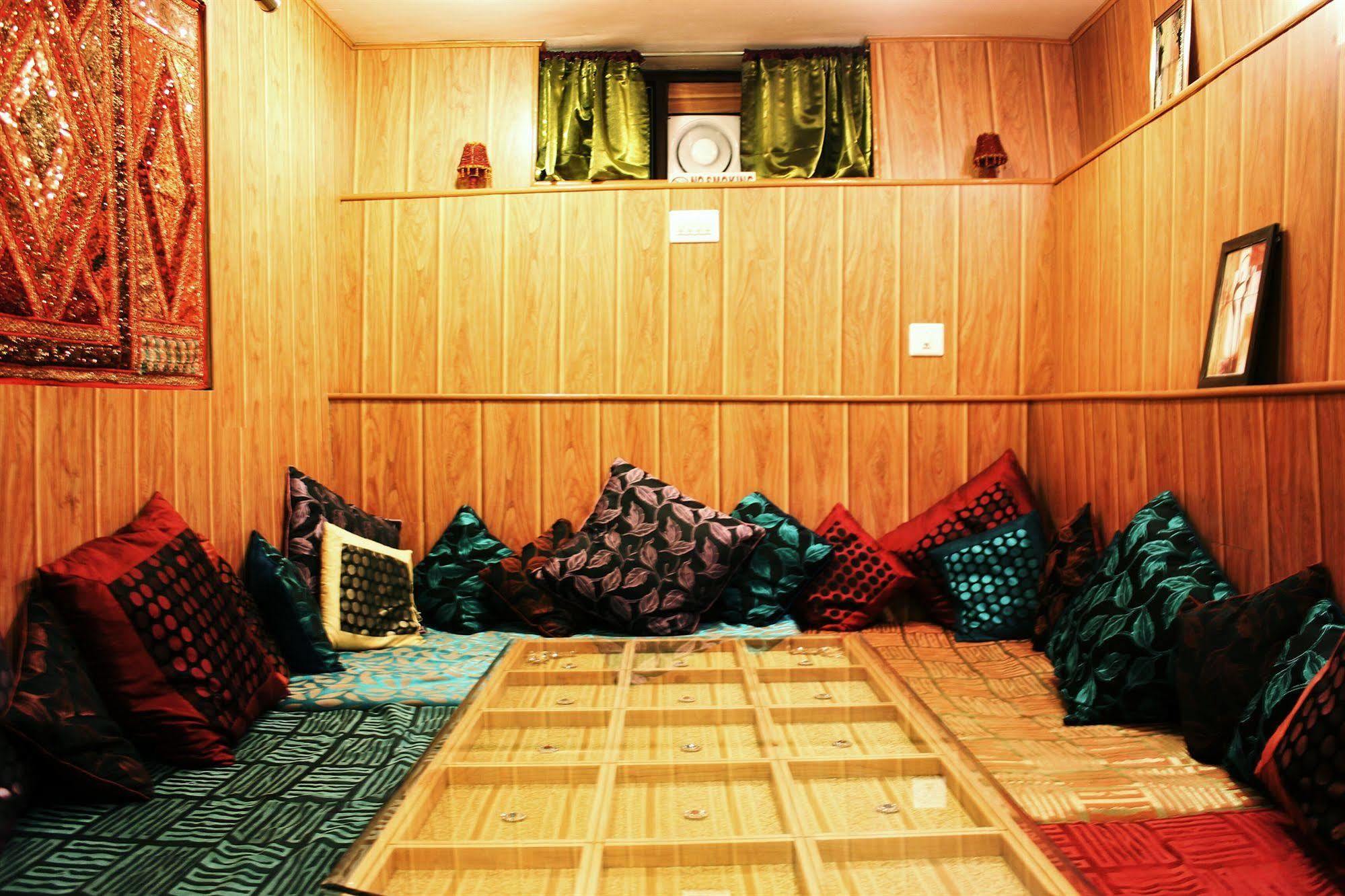 Hotel Walisons Resorts Srīnagar Extérieur photo