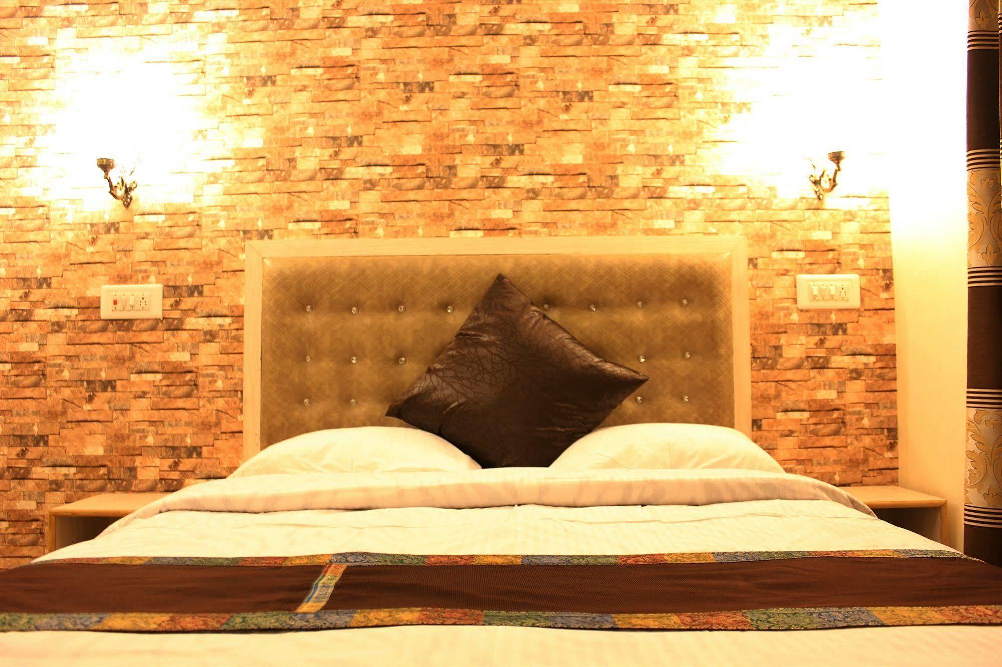 Hotel Walisons Resorts Srīnagar Extérieur photo