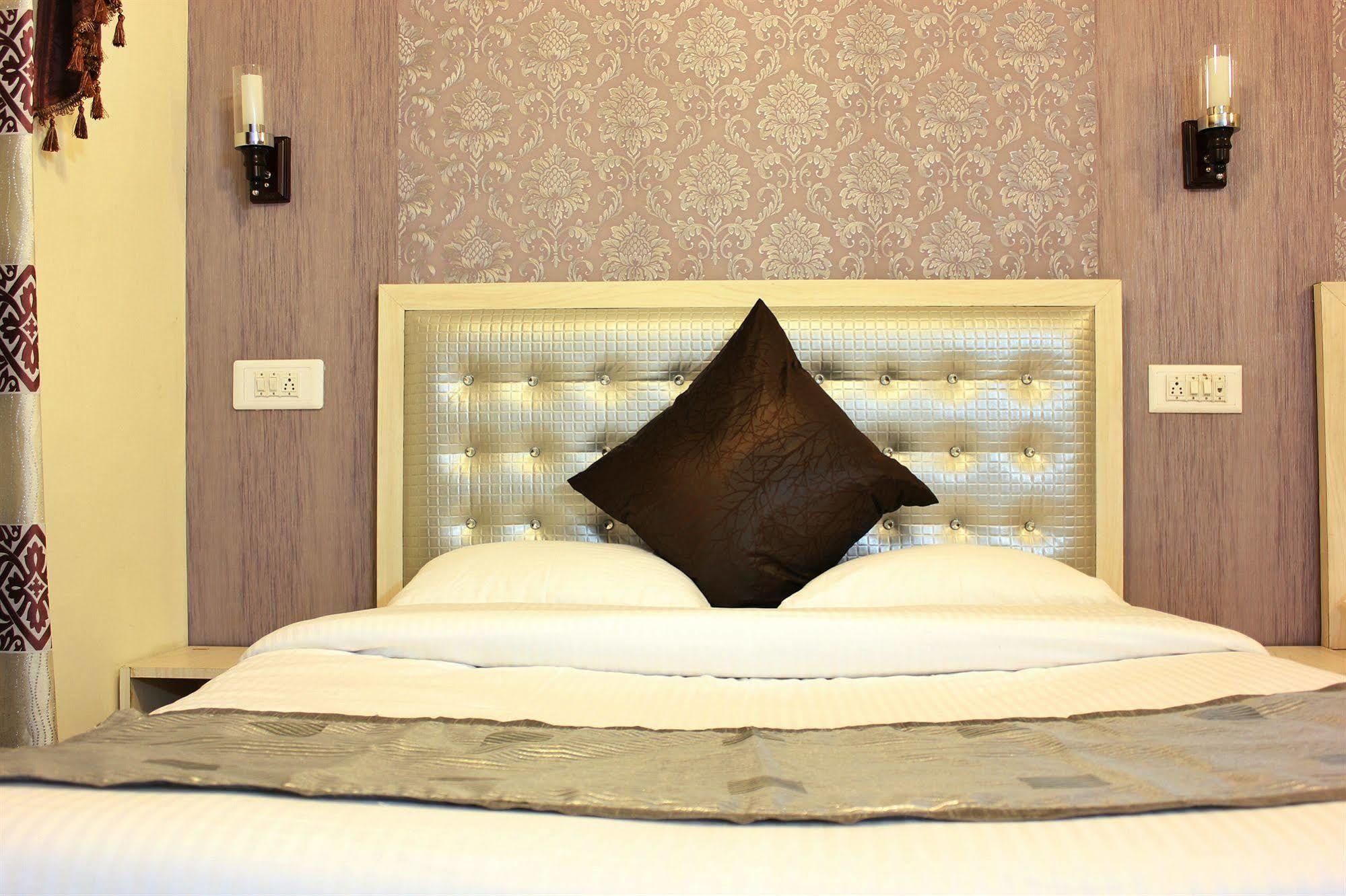 Hotel Walisons Resorts Srīnagar Extérieur photo