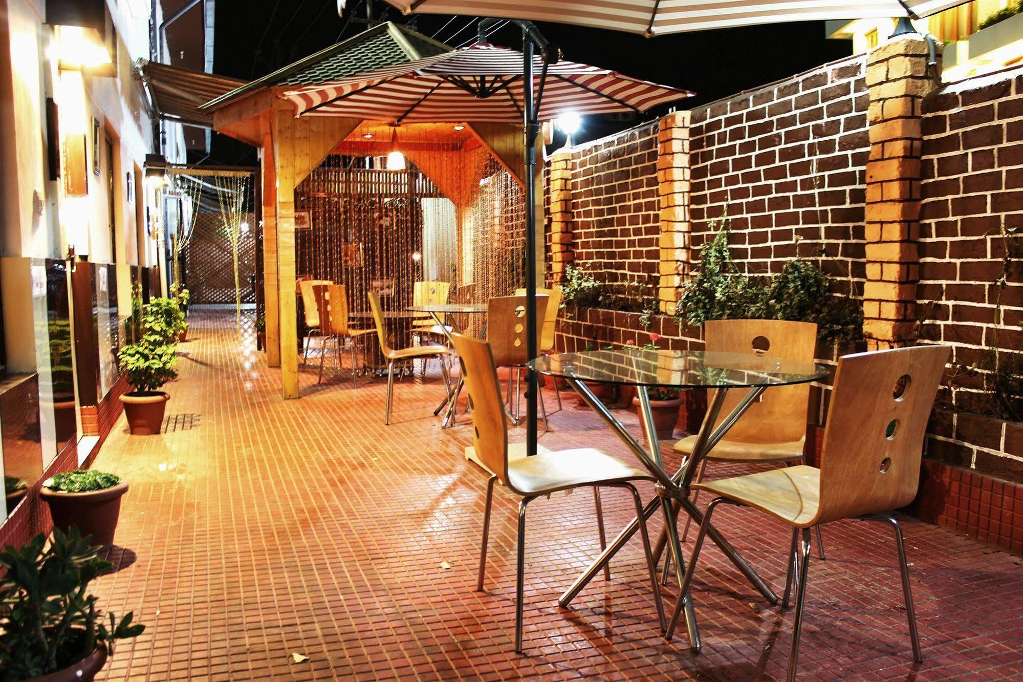Hotel Walisons Resorts Srīnagar Extérieur photo